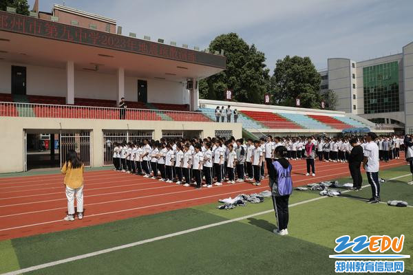 7全体师生用行动缅怀512大地震遇难同胞