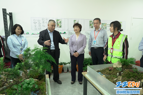 12参观学校建筑装饰技能实训中心