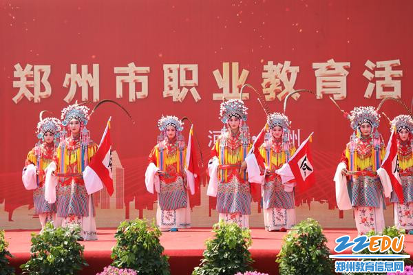 6.巾帼英姿，嘹亮开唱