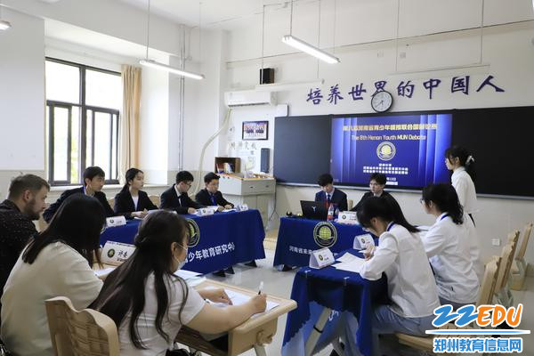 图片5：辩论赛现场