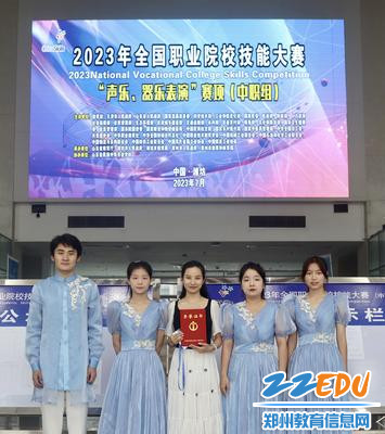 3：合奏学生和辅导教师