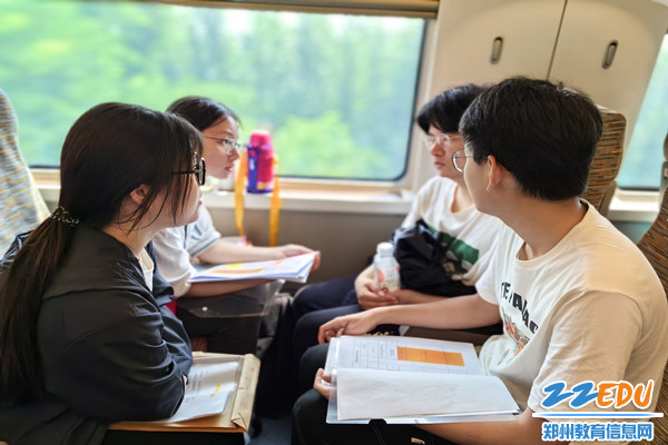 3.参赛选手高铁上整理思路_副本