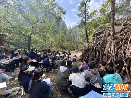 3贾芳老师为本班学生现场授课
