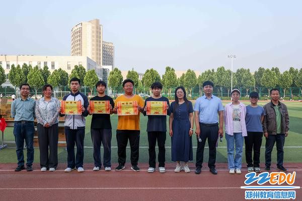 7一等奖班级代表合影留念