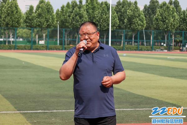 2校党委书记邵元辉致开幕词