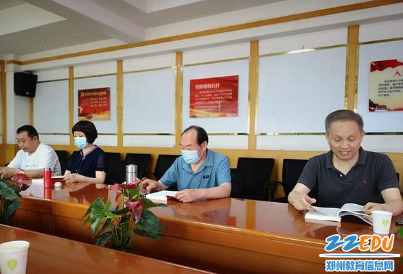 开展读书交流座谈会