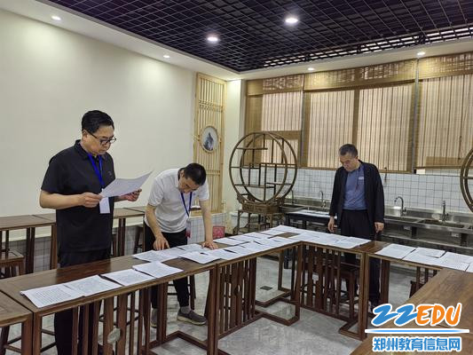 7硬笔字评委评卷现场