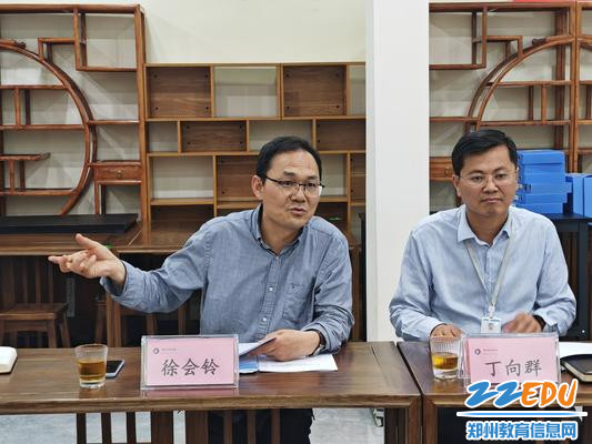 2学校总支书记、校长徐会铃做汇报