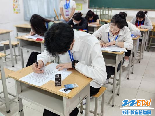4硬笔字书写竞赛现场