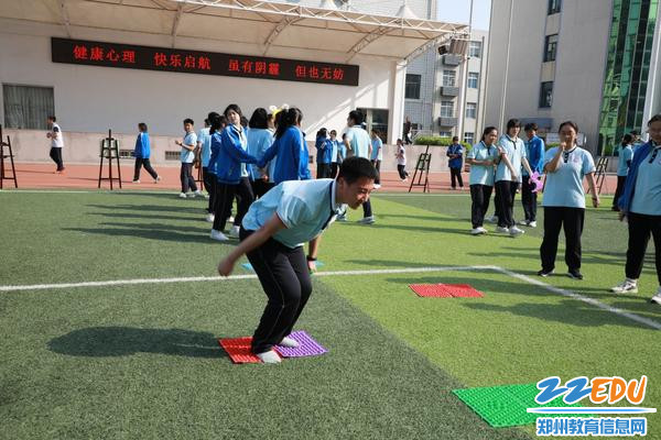 学生参加“痛并快乐着”活动