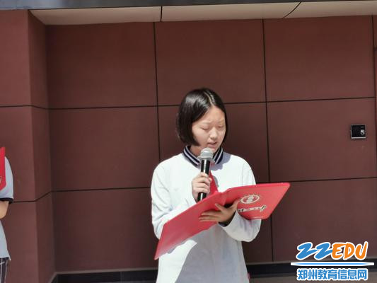 学生代表国旗下发言
