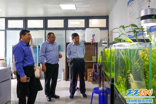 6专家组参观水族社