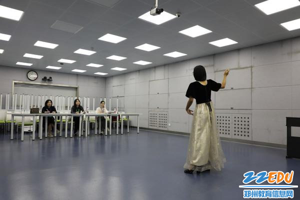 学生参加音乐测试