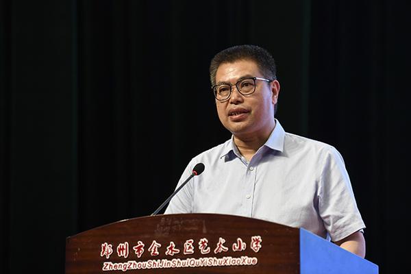2 郑州市教育局督学曹章成讲话.jpg