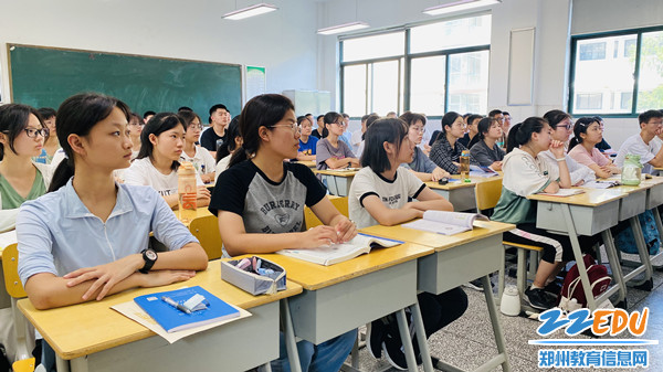 9同学们意气风发、朝气蓬勃_副本