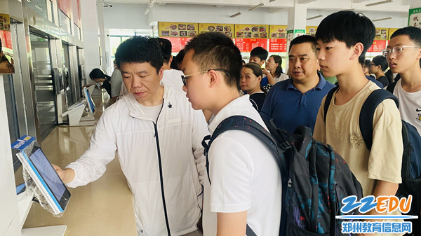 6学生餐厅有序建卡_副本