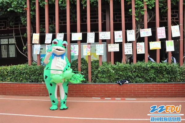 幸福蛙和学生手绘小海报 幸福蛙和学生手绘小海报