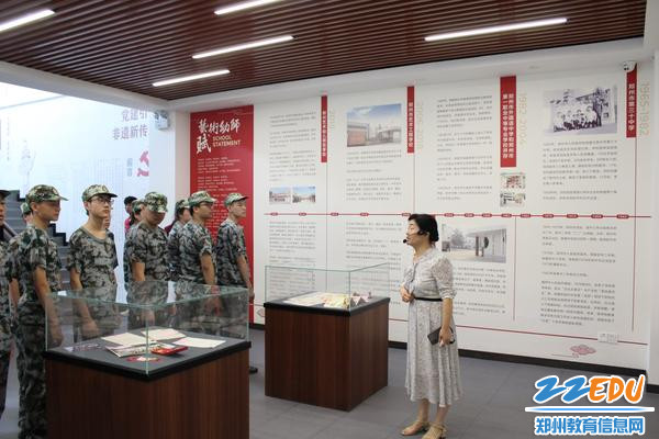 2、新生入学教育——参观校史馆