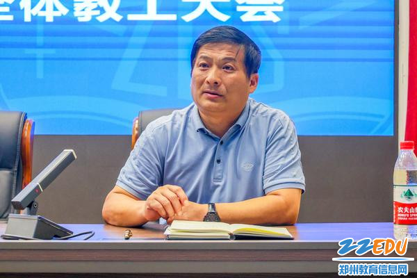 5.副校长郑棣对学校安全工作提出要求