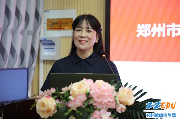 2.党支部书记、园长陈春主持召开会议 2.党支部书记、园长陈春主持召开会议