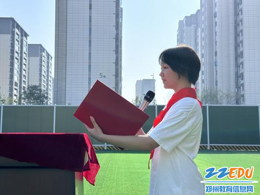 3.新生代表李卓芮同学发言