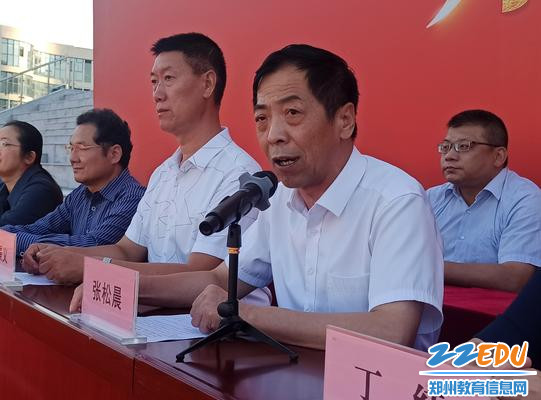 党总支书记、校长张松晨为师生寄语