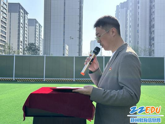 2.郑州八中新校区校长李益致辞