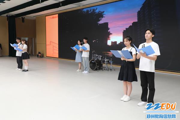 高三一班诗朗诵《以梦为马，青春启航》