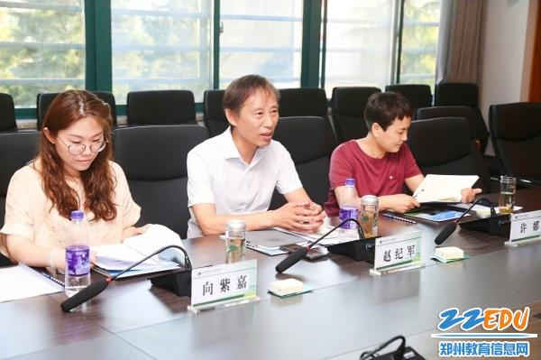 9考评组专家对学校美育工作进行点评，给予肯定。_副本