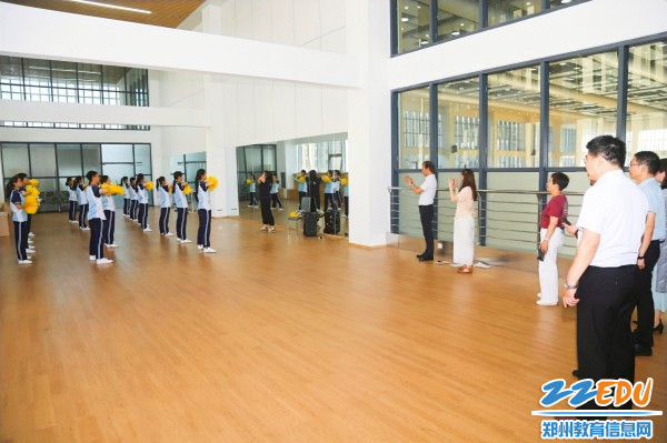 2啦啦操社团展示_副本
