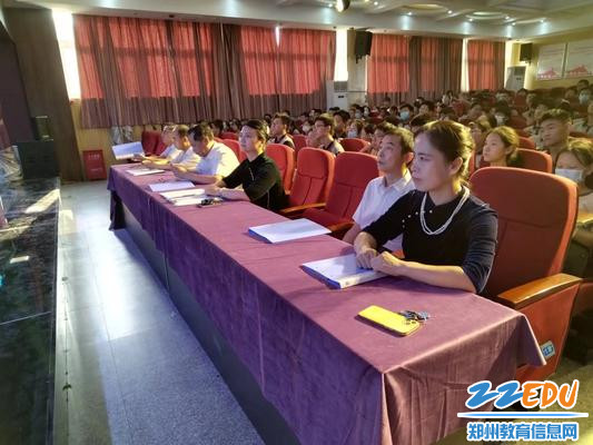 2学校党委书记、校长庞非和领导班子成员集体到会