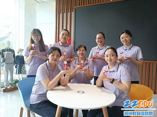 2愿2023届学子眼中有光，心中有爱