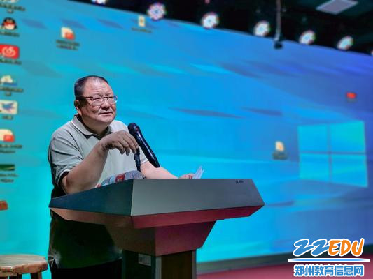 1校党委书记邵元辉为新生开启开学第一课