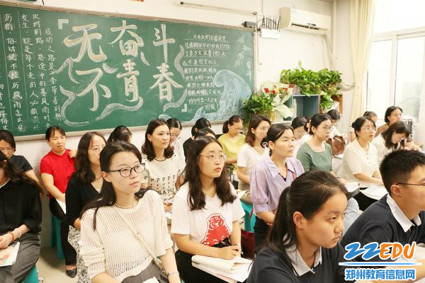 黄科大、郑州五高的老师们聚精会神的听课_副本
