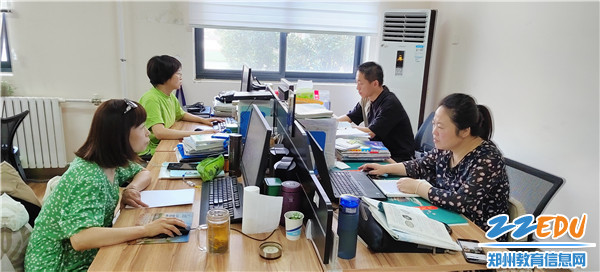 8物理学科集体研讨