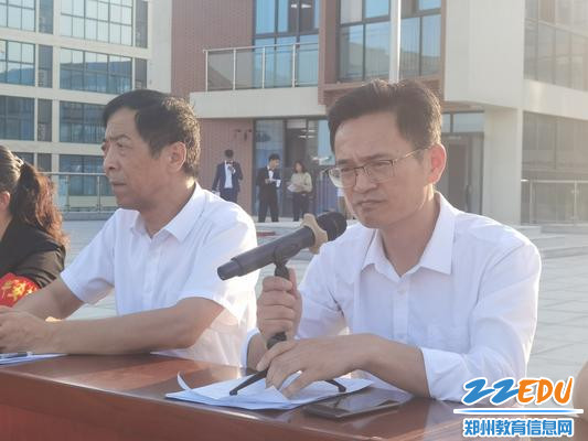 副校长刘长庚宣读青蓝工程师徒结对名单