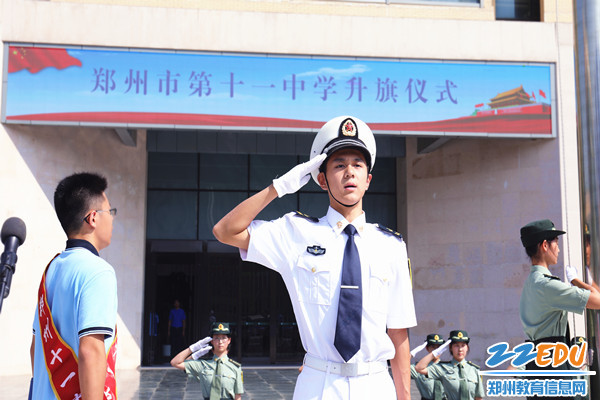 2举行纪念“九一八”升旗仪式_副本
