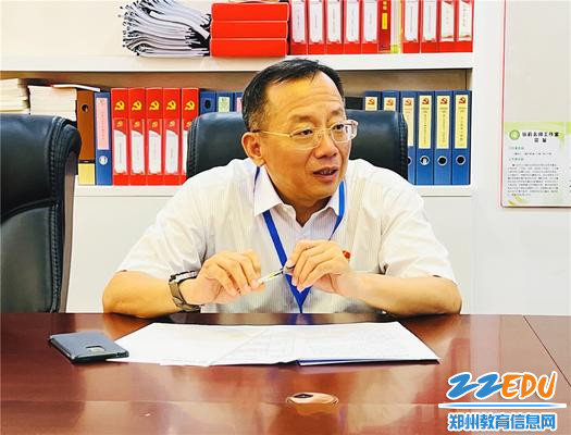 6郑州市教育局责任督学、第十八中学校长魏勇反馈督导检查情况