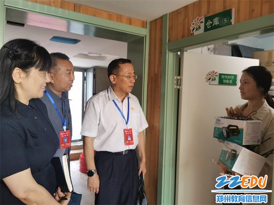 2.督学查看防汛物资储备情况