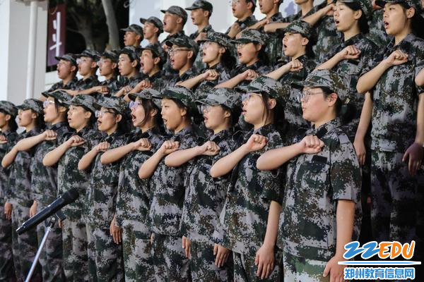 2热情饱满的九中学子用歌声表达对祖国的热爱
