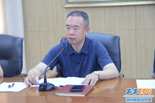 2学校党总支书记、校长马海峰解读新学期工作计划_副本