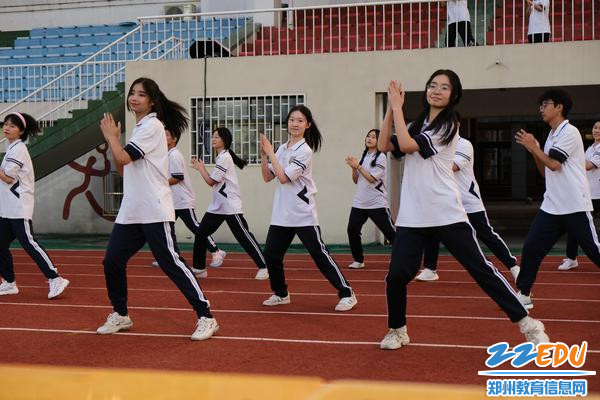 5学长团带来精彩的舞蹈