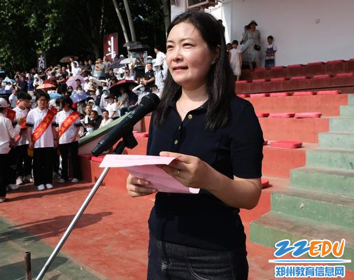 6工会主席陈晖宣读军训先进集体获奖名单
