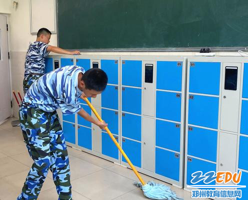 学生打扫教室5
