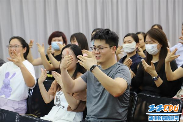 2.3家长会上体验手指游戏，了解游戏的重要性