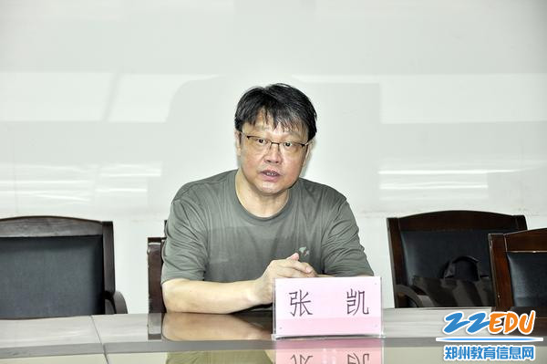 张凯校长介绍学校学校整体情况和思政教研组的优异成绩1