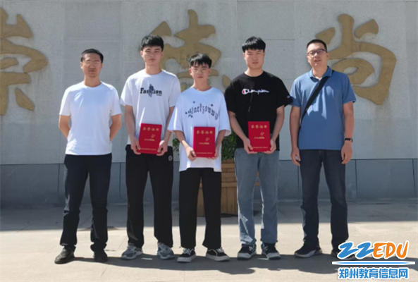 图片1 “新型电力系统运行与维护”团队合影