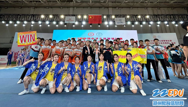 高二年级参赛师生合影