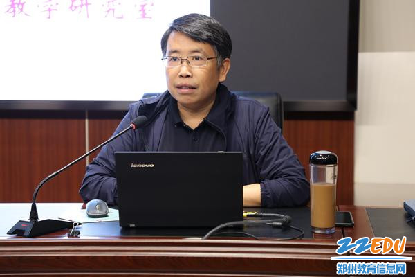3郑州市教育局教学研究室副主任孙红保解读新课标
