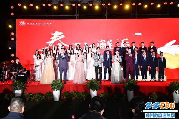 1、春·秋邂逅：当青春与中秋撞个满怀